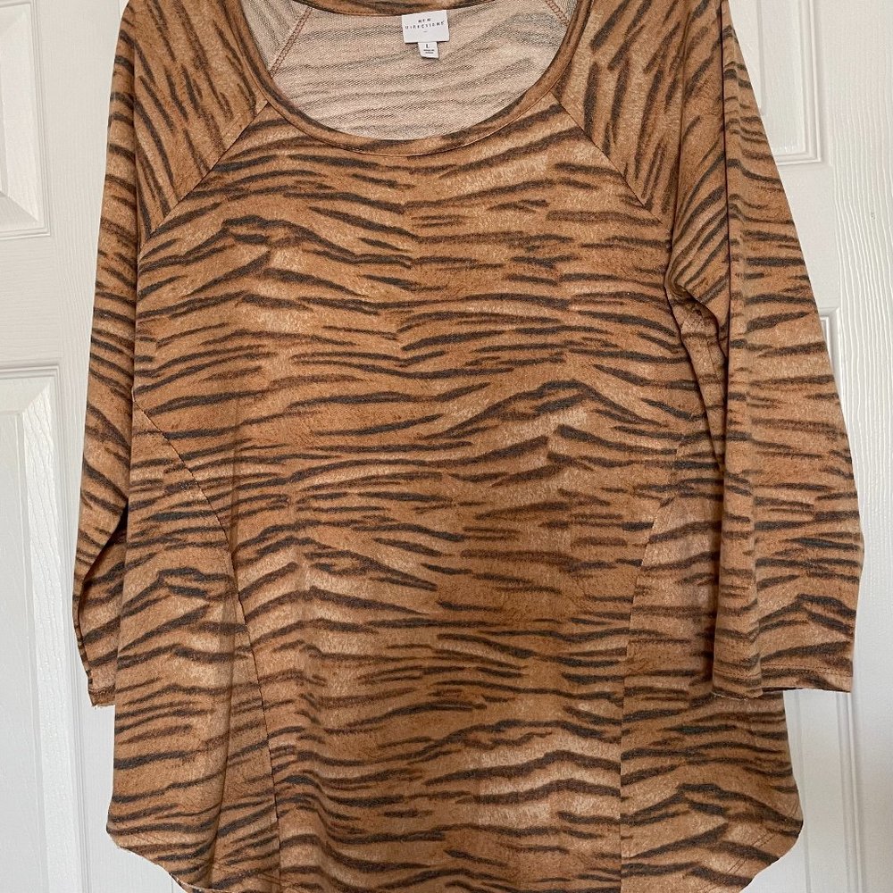 New Directions Long Sleeve Top Women's Size Large Tiger Printed